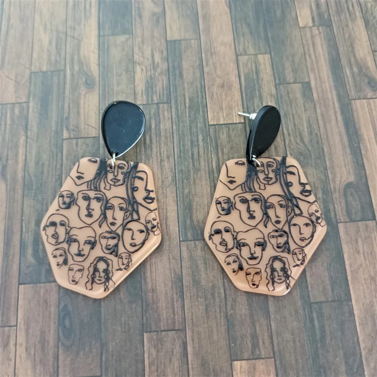Boucles d'oreilles tendance art Noir-taupe