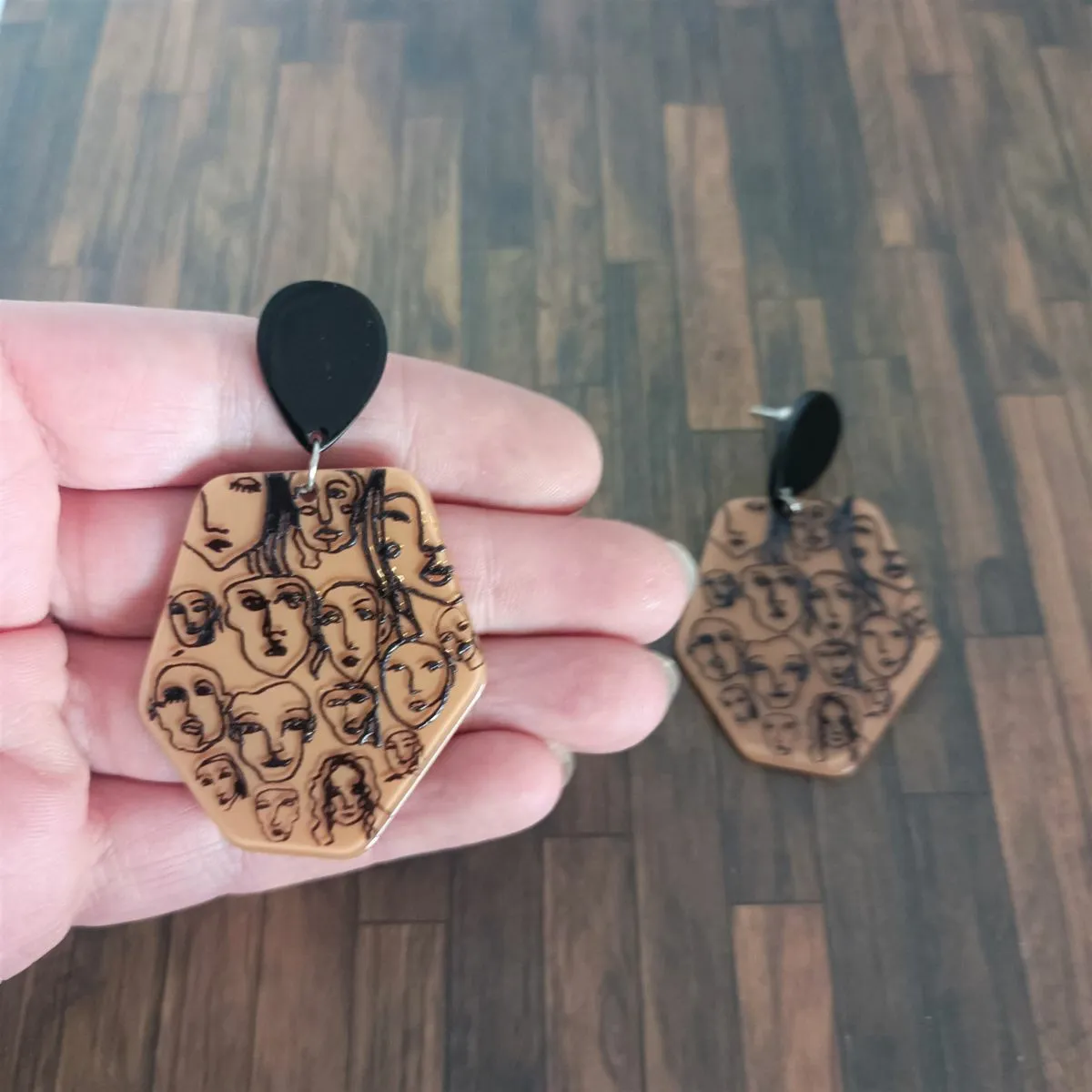 Boucles d'oreilles tendance art Noir-taupe